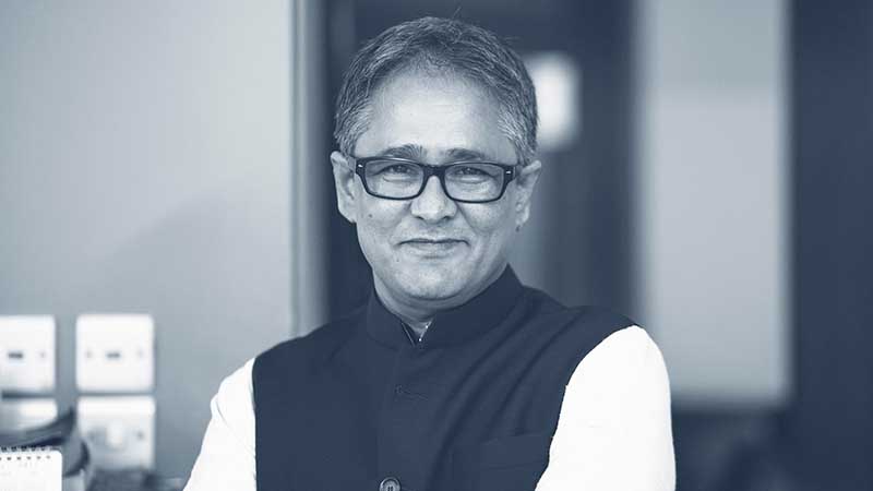 দরিদ্র মানুষের ঘর পুড়ে যাওয়া মানে বোঝেন? 