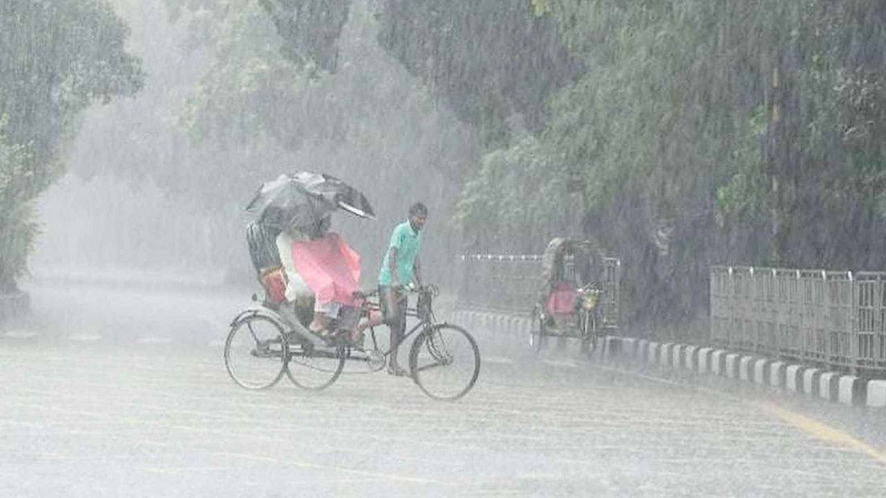 ঢাকাসহ চার বিভাগে অতিভারী বর্ষণের আশঙ্কা