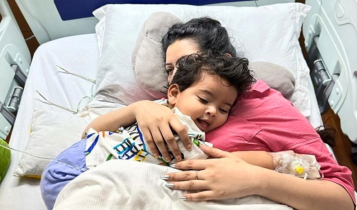 ছেলেসহ হাসপাতালে ভর্তি পরীমণি