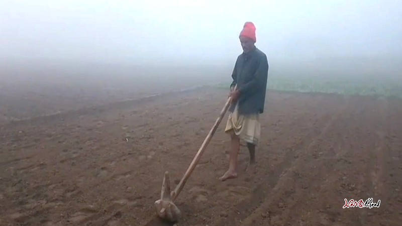 কুড়িগ্রামে শীত বাড়ছে, বিপাকে শ্রমজীবী মানুষ। ছবি: সমাজকাল