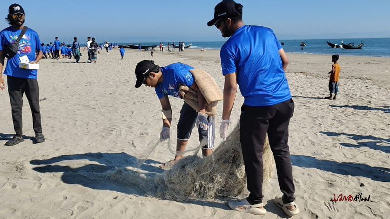 সেন্টমার্টিন থেকে ১৮৫০ কেজি বর্জ্য অপসারণ করল কেওক্রাডং। ছবি: সমাজকাল