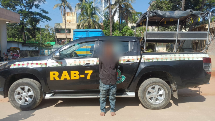 বাঁশখালীতে হত্যা মামলার পলাতক আসামি গ্রেপ্তার