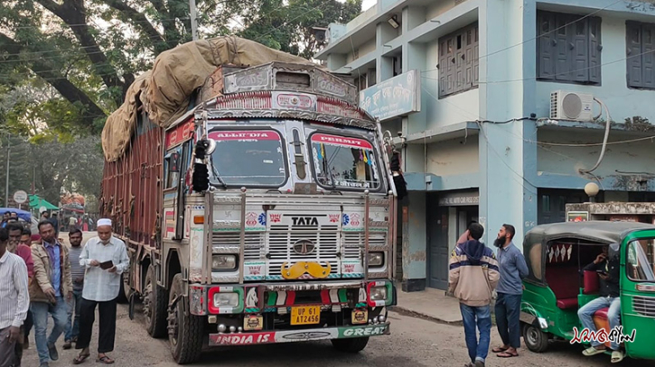 হিলিতে ভারতীয় পেঁয়াজের আমদানি শুরু