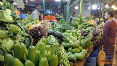 সবজির দাম কিছুটা কমলেও বেড়েছে তেল-পেঁয়াজের ঝাঁজ