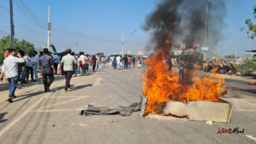 ভিটে-মাটি রক্ষায় কক্সবাজারে সড়ক অবরোধ, টায়ারে আগুন