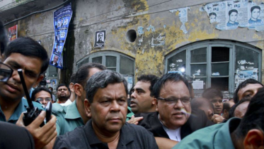 সাংবাদিক শওকত মাহমুদ ডিবি হেফাজতে