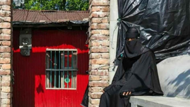 বিয়ের দাবিতে ১৪ দিন ধরে কিশোরীর অবস্থান, প্রেমিক উধাও