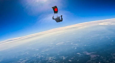 বিজয় দিবসে পতাকা হাতে প্যারাস্যুটিং করবে ‘টিম বাংলাদেশ’