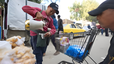 গাজায় শিশুর কাঁধে জীবিকার ভার