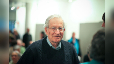 মার্কিন ভাষাবিদ ও অধিকারকর্মী নোম চমস্কির জন্মদিন আজ