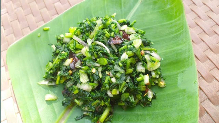 শীতে  ঘরেই বানিয়ে নিন সরিষা পাতার ভর্তা