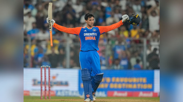 প্রথম ভারতীয় হিসেবে টি-টোয়েন্টিতে১০০ ছক্কা অভিষেক শর্মার