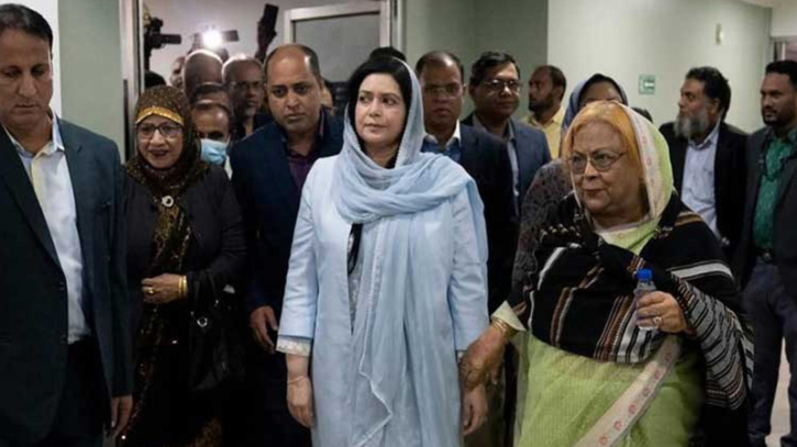 রাতে শ্বাশুড়িকে দেখতে আবার হাসপাতালে জোবাইদা রহমান