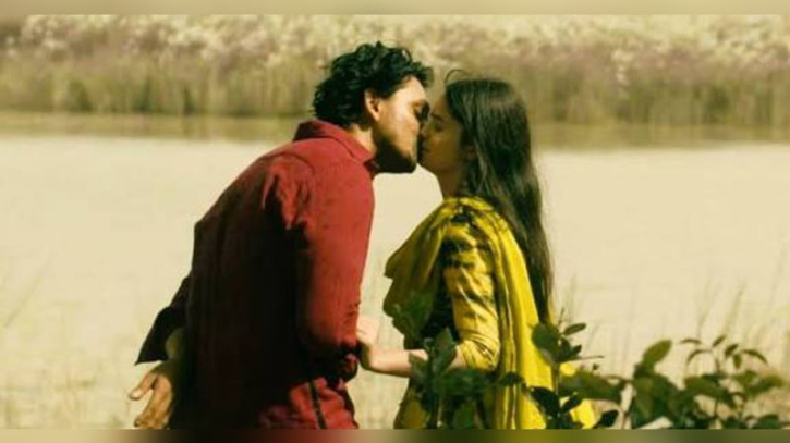 প্রকাশ্যে শুভ–ঐশীর প্রেমময় ‘স্বপ্ন’ সাবহেডলাইন