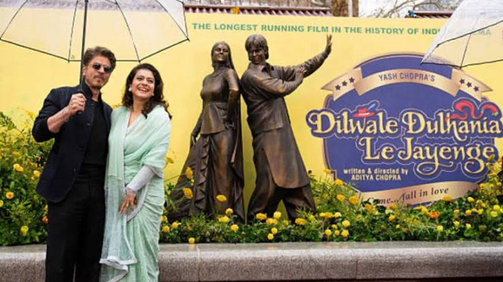 লন্ডনের রাস্তায় স্থায়ী ‘রাজ-সিমরন’:শাহরুখ–কাজলের ব্রোঞ্জ ভাস্কর্য