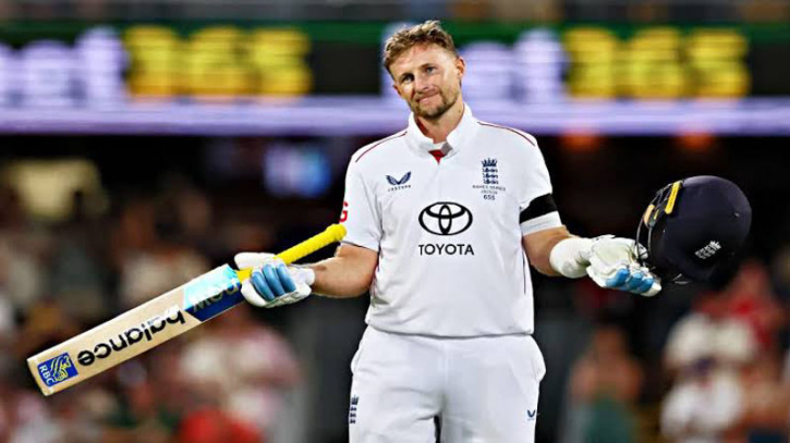 অস্ট্রেলিয়ায় সেঞ্চুরি করেই হেডেনকে ‘বিব্রতকর প্রতিশ্রুতি’ থেকে বাঁচালেন জো রুট