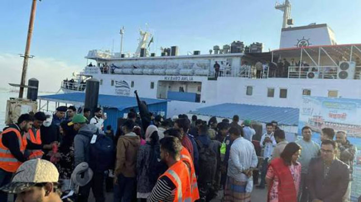 সেন্টমার্টিনের পথে তিন জাহাজে ১২শ পর্যটক