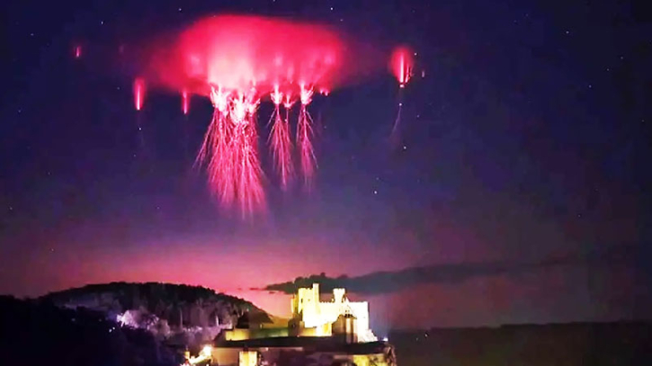 আকাশে লাল আলো, এলিয়েন ! নাসা বলছে—এগুলি স্প্রাইটস