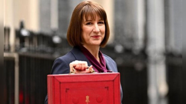 বাজেট ঘাটতি ‘অতিরঞ্জন’ করে কর বাড়ানোর পথ খুললেন ব্রিটিশ