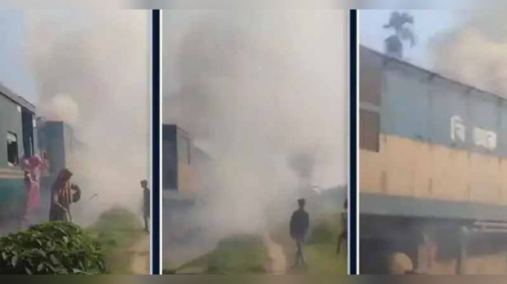 ময়মনসিংহে যাত্রীবাহী ট্রেনের ইঞ্জিনে আগুন, ট্রেন চলাচল