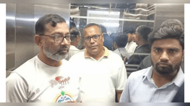 ঢাবির ডেপুটি রেজিস্ট্রারকে শাহবাগ থানায় আটক