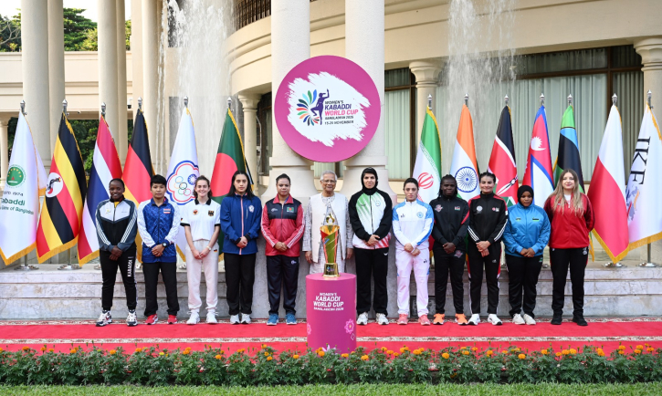 নারী কাবাডি বিশ্বকাপের ট্রফি উন্মোচন করলেন প্রধান উপদেষ্টা ইউনূস