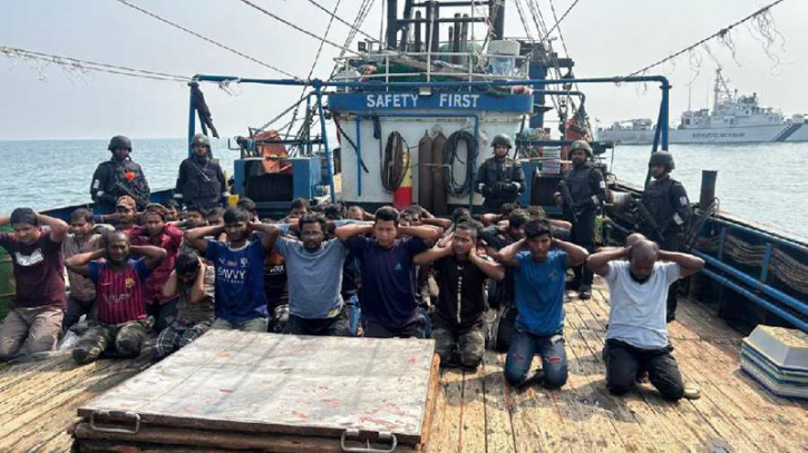 ভারতীয় বাহিনীর হাতে ৫৫ বাংলাদেশি জেলে আটক