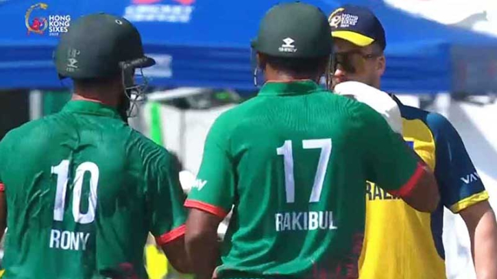 ২১ ছক্কার ঝড়ে উড়ে গেল বাংলাদেশ, অস্ট্রেলিয়া সেমিতে