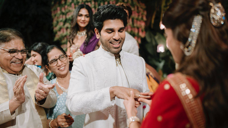 বাগদান সারলেন আল্লু সিরিশ। ছবি: ফেসবুক