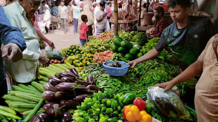 ডিমও মুরগিতে স্থিতি, সবজি দামে ওঠানামা অব্যাহত