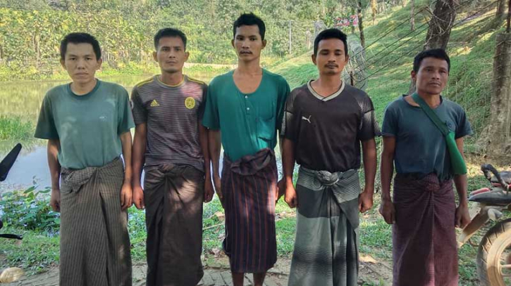 নাইক্ষ্যংছড়িতে মিয়ানমারের সেনা–বিজিপির ৫ সদস্য আশ্রয় নিলেন