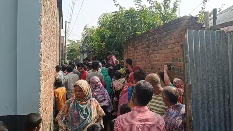 ভূমিকম্পে নিহত এক বছরের ফাতেমা: দাফনে থাকতে পারেননি বাবা-মা। ছবি: সমাজকাল