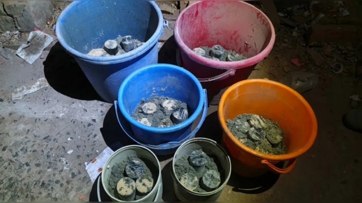 জেনেভা ক্যাম্পে গোপন কারখানা থেকে ৩৫ ককটেল উদ্ধার