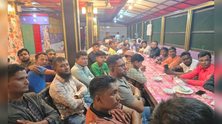 শাহজাহান চৌধুরীর পক্ষে শ্রমিক দলের লিফলেট বিতরণ ও দিকনির্দেশনা