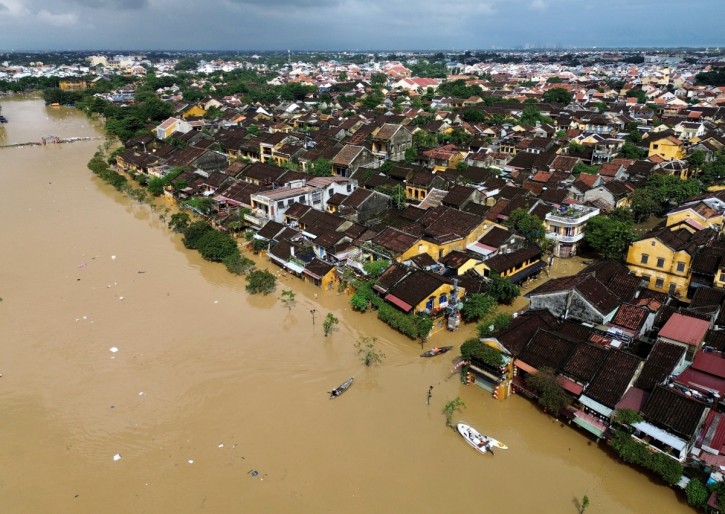 ভিয়েতনামে বন্যায় মৃতের সংখ্যা বেড়ে ৩৬