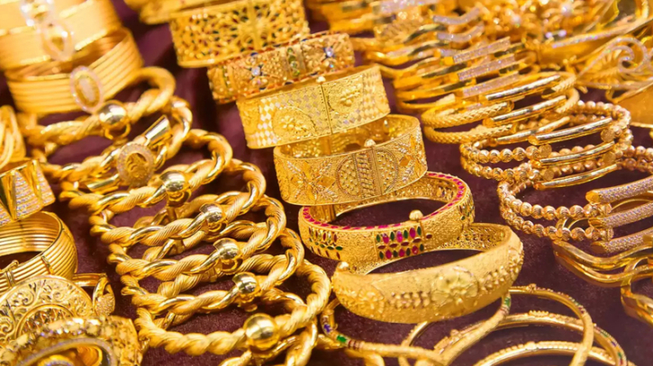 তিন দিনের ব্যবধানে দাম কমল স্বর্ণের 