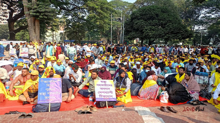 কর্মবিরতিতে স্বাস্থ্য সহকারীরা: বন্ধ টিকাদান সেবা