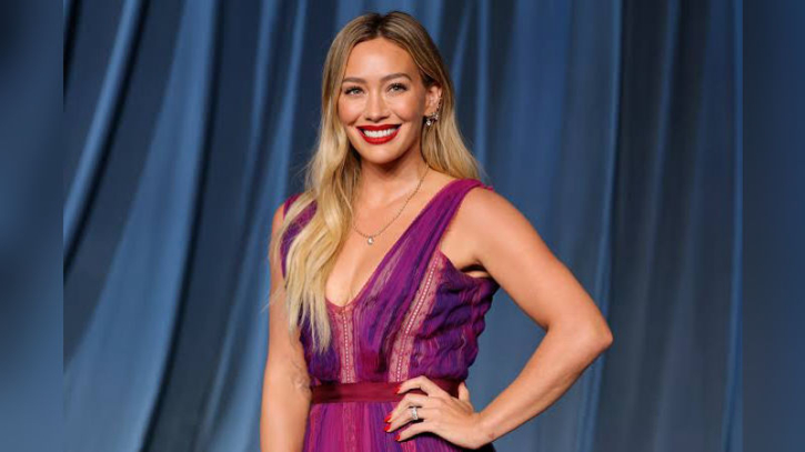 এক দশক পর  হিলারি ডাফের কামব্যাক