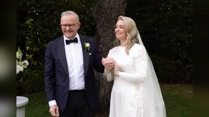 দায়িত্ব পালনকালেই ইতিহাস গড়লেন অ্যালবানিজ