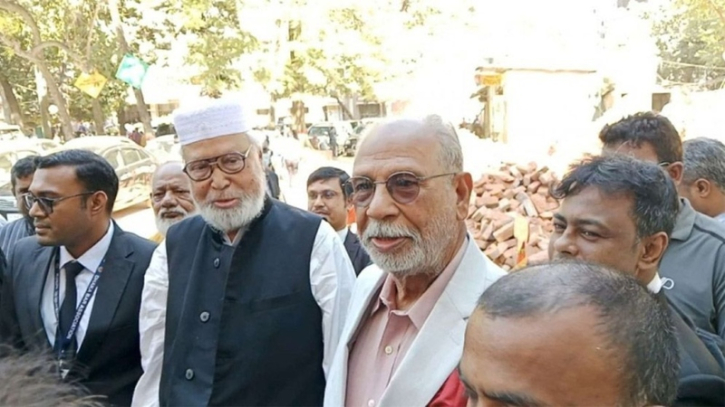 কাদের সিদ্দিকীকে সঙ্গে নিয়ে আদালতে হাজিরা দিলেন লতিফ সিদ্দিকী