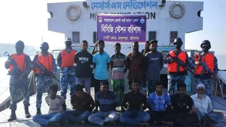 কোটি টাকার চোরাই কয়লা ও লাইটার জাহাজসহ আটক ১২