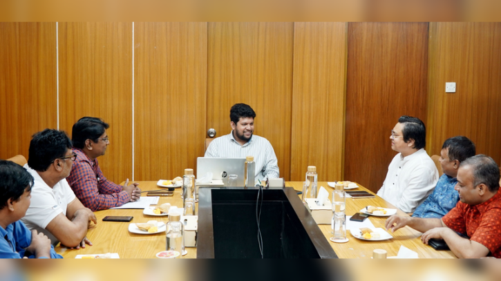 সচিবালয়ে সাংবাদিকদের স্বাস্থ্যসেবা চালুর প্রস্তাব তথ্য উপদেষ্টার