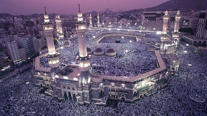 মক্কায় ‘রেড অ্যালার্ট’ জারি—রাস্তাঘাট প্লাবিত, চলাচলে সতর্কতা