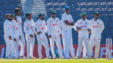 লাঞ্চ বিরতির পরই দুই উইকেট হারাল আইরিশরা