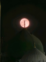 চাঁদ ছুঁয়ে দিল নবীজির সবুজ গম্বুজ