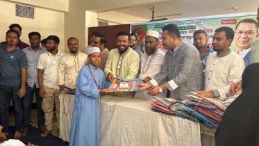 তারেক রহমানের জন্মদিনে চট্টগ্রামে শিক্ষা উপকরণ বিতরণ ছাত্রদলের 