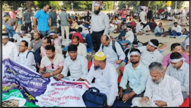 তিন দাবিতে প্রাথমিক শিক্ষকদের অবস্থান কর্মসূচি অব্যাহত