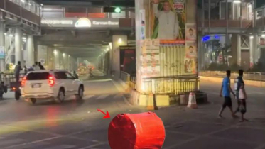 চলন্ত গাড়ি থেকে কারওয়ান বাজারে ককটেল বিস্ফোরণ