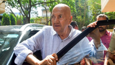 হাসপাতাল থেকে বাড়ি ফিরলেন প্রেম চোপড়া