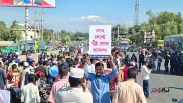 ৬ লেনের দাবিতে ৩ ঘন্টা বন্ধ চট্টগ্রাম-কক্সবাজার মহাসড়ক